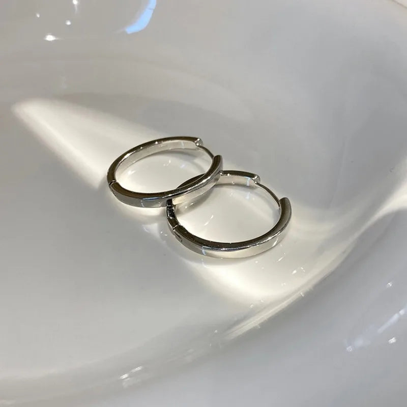 Minimalist Gold Hoop Earrings 