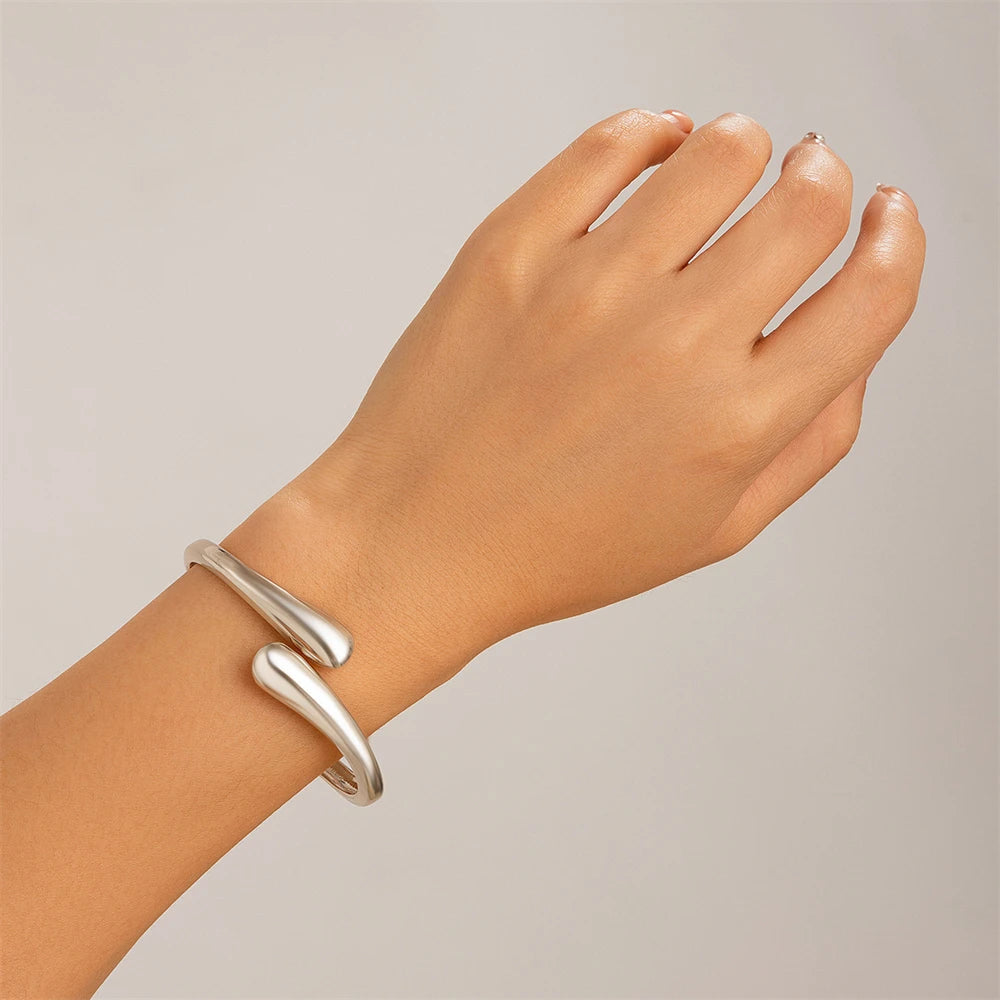 Open Metallic Wrist Bracelet 